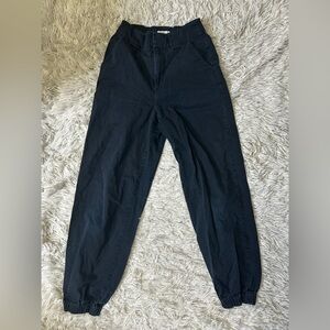 ◾️Aritzia TNA High Waisted Elastic Cuff Trouser Pants